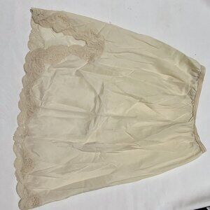 Lady Lynne  Vintage Skirt Lace trim half slip